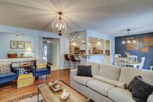 2 BR King Queen and Twin with Foldout Bikes & Beach Gear included