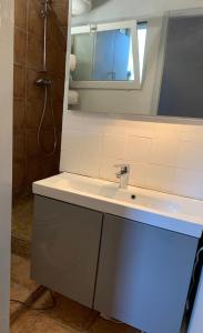 Appartements Pres du Vieux port Studio terrasse vue degagee eglise de Saint Jean : photos des chambres