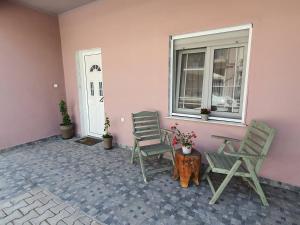 Lotaki the friendly house