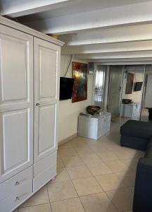 Appartements Pres du Vieux port Studio terrasse vue degagee eglise de Saint Jean : photos des chambres