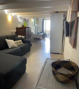 Appartements Pres du Vieux port Studio terrasse vue degagee eglise de Saint Jean : photos des chambres