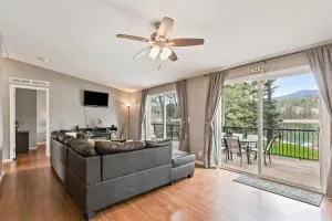 Gypsy Bay Waterfront Gem - Laclede