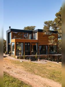 CABANA HORSES LA CONTEMPORANEA- vista ponto turístico Pedra Morro do Campestre -Asfalto até a Cabana