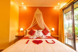 Phòng Tiêu Chuẩn Giường Đôi Với Máy Điều Hoà (Standard Double Room With AC)