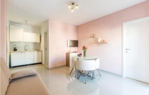 One-Bedroom Apartment In Podstrana