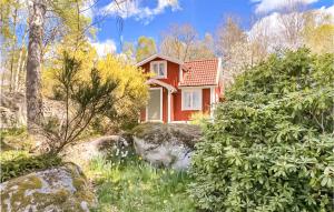 Three-Bedroom Holiday Home In Brakne Hoby