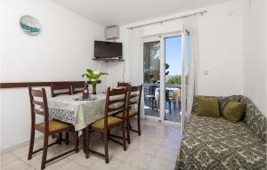 Beautiful Apartment In Rab With 2 Bedrooms And Wifi