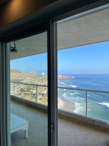 Beachfront 4 BR Penthouse - Pool Steps to Beach & Mins to Downtown