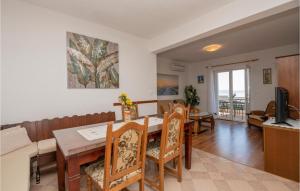 Amazing Apartment In Makarska With 3 Bedrooms And Wifi