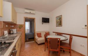 Nice Apartment In Makarska With Wifi