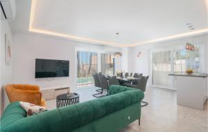 Stunning Home In Sumartin