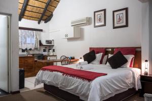 Khaya La Manzi Guest Lodge