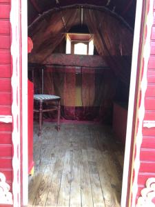 Lodges Les roulottes de Bayama - logement insolite avec jacuzzi : photos des chambres