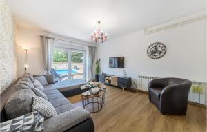 Beach Front Home In Pula