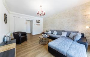 Stunning Home In Pula With Jacuzzi 