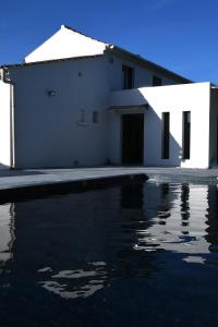 Villas Reposante villa avec grande piscine : photos des chambres