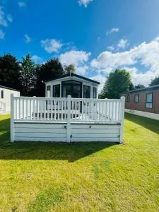 Wentbridge Lodge with Hot Tub - Allerthorpe
