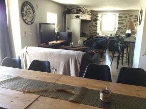 Maisons de vacances Ferme de Beauregard -LANARCE 07660 - jacuzzi et sauna : photos des chambres