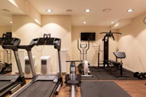 Apartments with swimming pool and gym