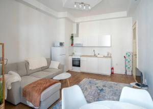 Supreme Luxury Top Central 1 Bedroom Apartment