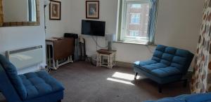 One-Bedroom Apartment / Second floor room in Oakville Apartments