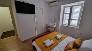 Old Town House with parking & game room