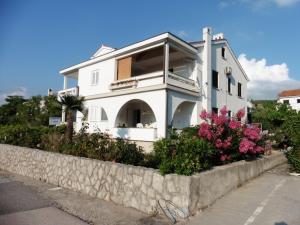 Apartment in Punat with Terrace, Air conditioning, Wifi, Washing machine (3829-3) 
