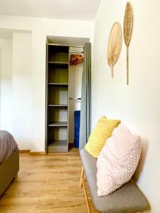 Cosy & Chill Appartements - 10 min de la mer - Jardin, Netflix, terrasse, fibre & parking : photos des chambres