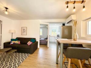 Cosy & Chill Appartements - 10 min de la mer - Jardin, Netflix, terrasse, fibre & parking : photos des chambres