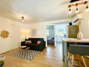 Cosy & Chill Appartements - 10 min de la mer - Jardin, Netflix, terrasse, fibre & parking : photos des chambres