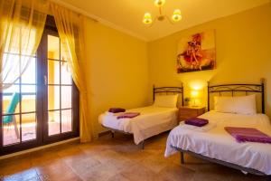 Sea Facing Apartment - Los Albatros - DUF02