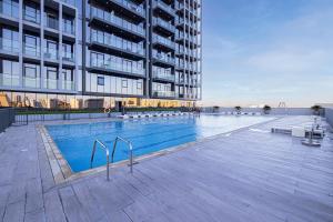 Luxury 1BR with stunning skyline views of Dubai