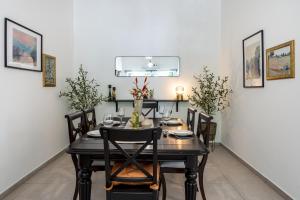 Arty Haven - Spacious 3-BR House in Larnaca