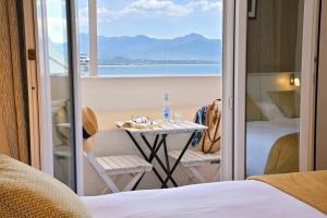 Hotels Hotel Du Golfe : Chambre Double avec Terrasse - Vue sur Mer 