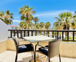 PARQUE SANTIAGO, PLAYA DE LAS AMERICAS with parking