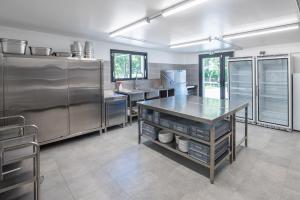 Maisons de vacances Gite de la Gandonniere - Au pied du circuit des 24hr, pour 10 a 31 personnes : photos des chambres