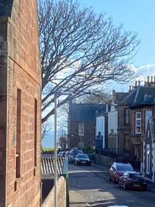 Arbroath luxury apartment in MCM style