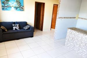 Casa com Churrasqueira e Piscina em Camacari BA