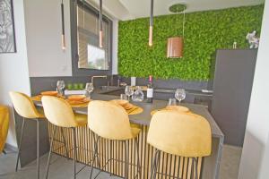 Luxury Garden Jacuzzi Promenade