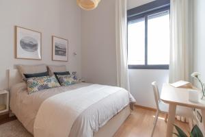 C88 - Deluxe Apartment Downtown with Pool and Parking