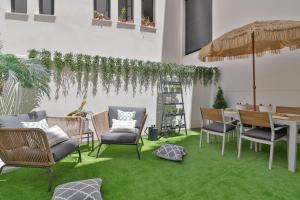 C88 - Deluxe Apartment Downtown with Pool and Parking