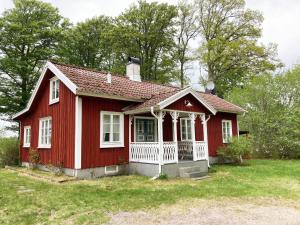Nice holiday house located by the lake Bolmen