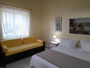 Mamos Sunset House Plaka