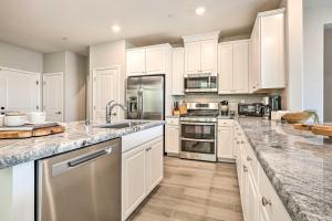 Relaxing Roseville Home with Outdoor Amenities