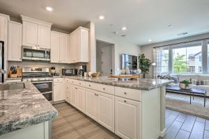 Relaxing Roseville Home with Outdoor Amenities