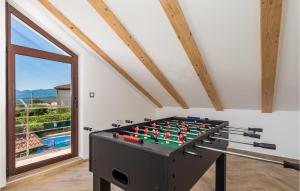 5 Bedroom Amazing Apartment In Viskovo 