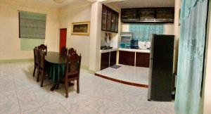15pax-2 minutes to Vigan-RoseandFer Transient-2 Bedroom House