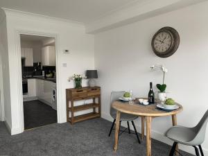 2 BR Apartment in Central Windsor 33A