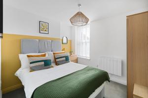 Albany 2 by Black Door Stays