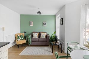 Albany 2 by Black Door Stays